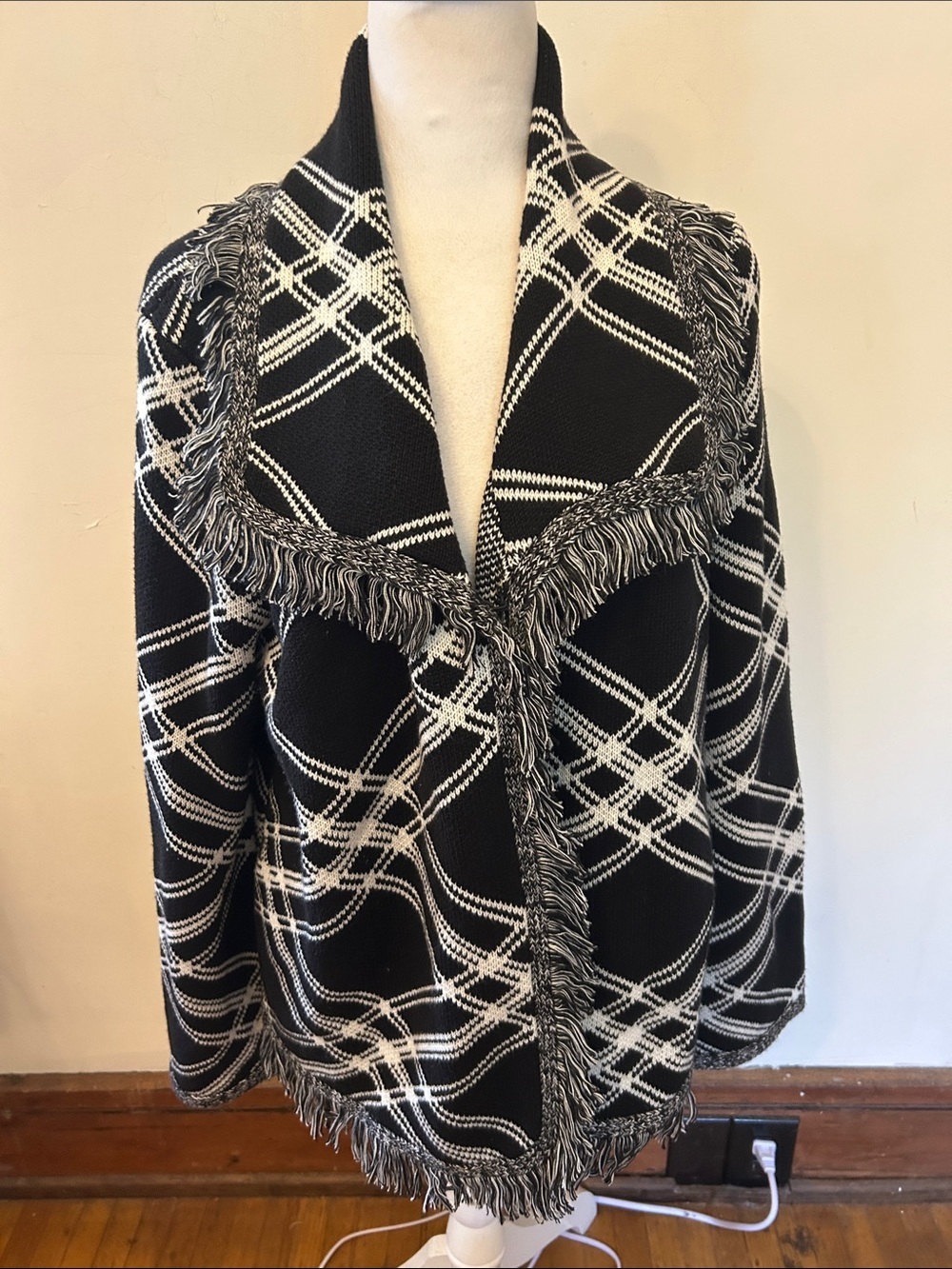 Chicos Fringed Black & White Plaid Knit Cardigan Size 2 EUC